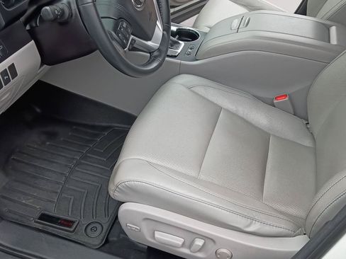 Used 2018 Toyota Highlander Limited FWD image 50