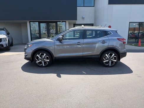 Used 2022 Nissan Rogue Sport SL AWD/4WD image 2