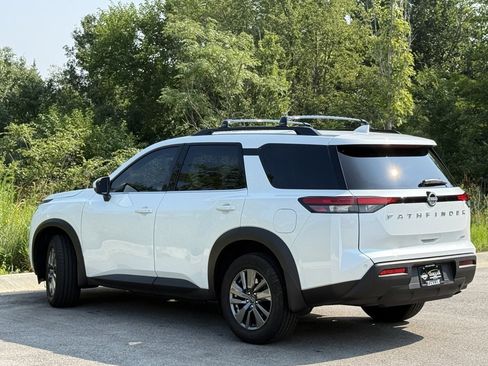 Certified 2025 Nissan Pathfinder SV image 4