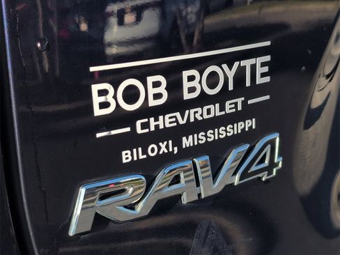 Used 2022 Toyota RAV4 XLE w/ Convenience Package image 32