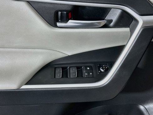 Used 2022 Toyota RAV4 XLE Premium FWD image 15