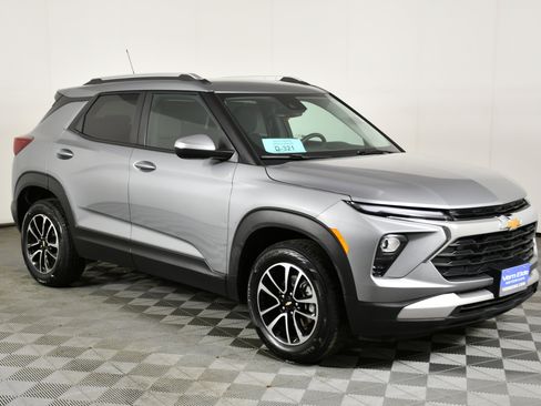 Used 2025 Chevrolet TrailBlazer LT image 4