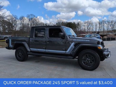 Used 2021 Jeep Gladiator Sport image 3