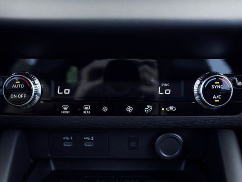 Used 2025 Mitsubishi Outlander SE image 47