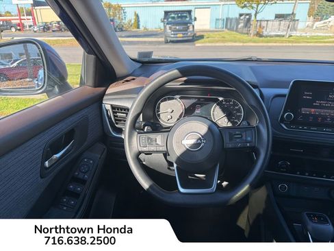 Used 2023 Nissan Rogue SV image 12