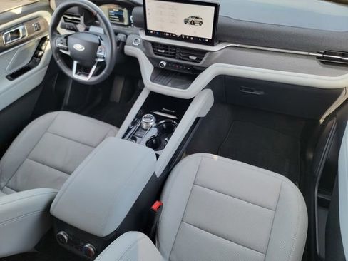 Certified 2025 Ford Explorer Platinum w/ LUX Leather Package AWD/4WD image 40