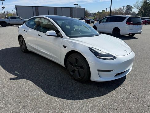 Used 2023 Tesla Model 3 Standard Range image 8