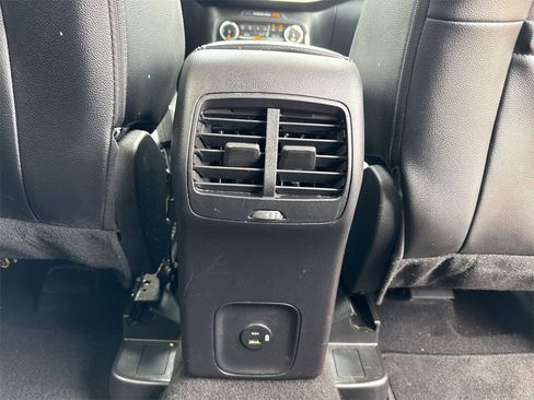 Used 2022 Ford Escape SEL image 23