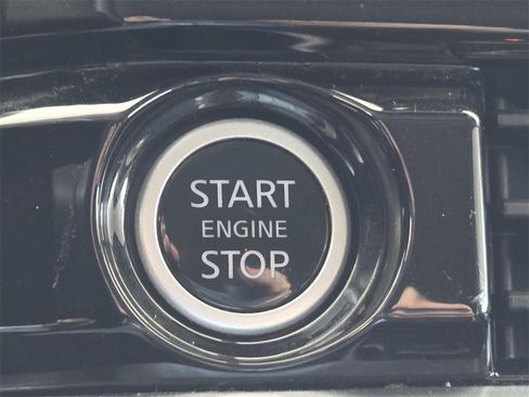 Used 2022 Nissan Pathfinder SV image 18