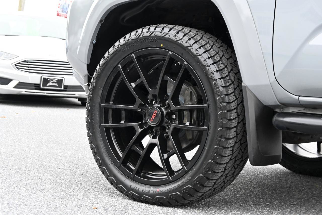 Used 2018 Toyota Tacoma TRD Sport w/ Technology Package AWD/4WD image 19