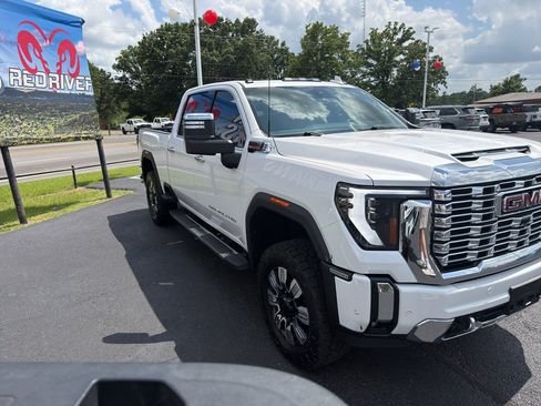 Used 2024 GMC Sierra 2500 Denali w/ Denali Reserve Package AWD/4WD image 3