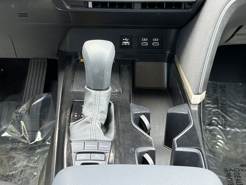 Used 2025 Toyota Camry LE FWD image 15