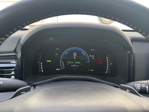 Used 2025 Toyota Camry SE image 38