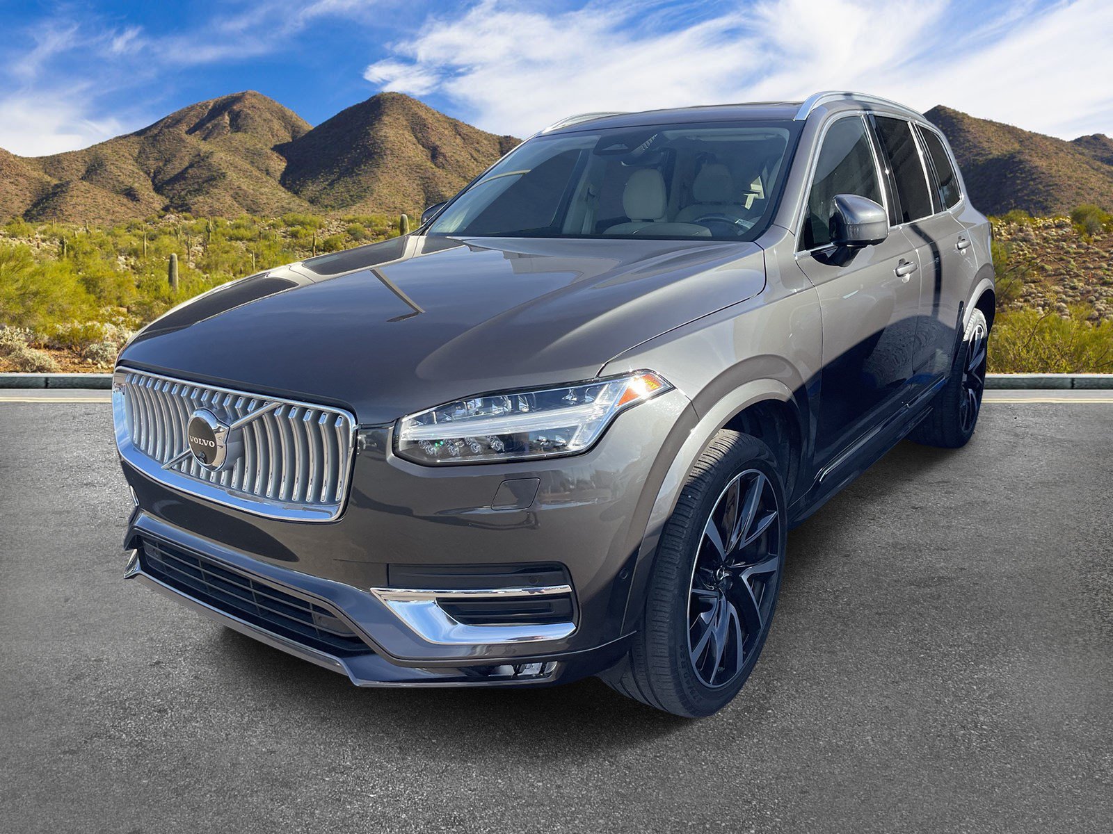 Used 2024 Volvo XC90 B6 Plus AWD/4WD image 2
