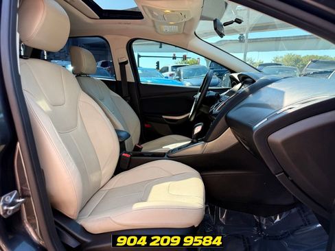 Used 2017 Ford Focus Titanium FWD image 35