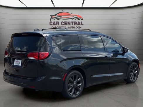 Used 2018 Chrysler Pacifica Touring-L Plus w/ Advanced Safetytec Group FWD image 5