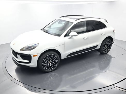 Certified 2026 Porsche Macan AWD/4WD image 34