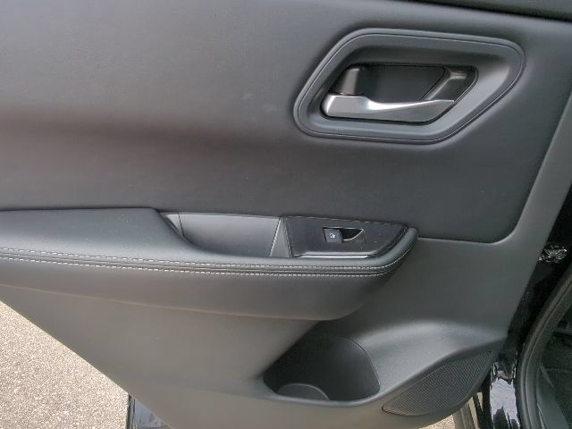 Used 2026 Nissan Rogue SV FWD image 25