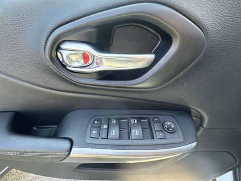 Used 2022 Jeep Cherokee Latitude Lux AWD/4WD image 23