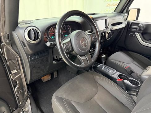 Used 2018 Jeep Wrangler Unlimited Rubicon w/ Dual Top Group AWD/4WD image 19