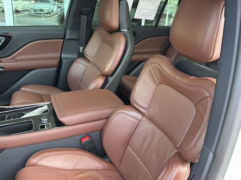 Used 2025 Lincoln Aviator Reserve w/ Equipment Group 201A AWD/4WD image 30