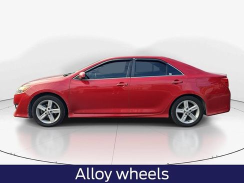 Used 2014 Toyota Camry SE w/ Moonroof Package FWD image 8