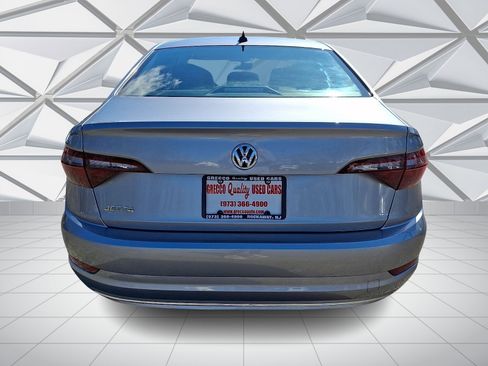 Used 2021 Volkswagen Jetta SE w/ SE Cold Weather Package image 9