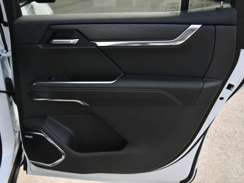 Used 2024 GMC Acadia Elevation image 51