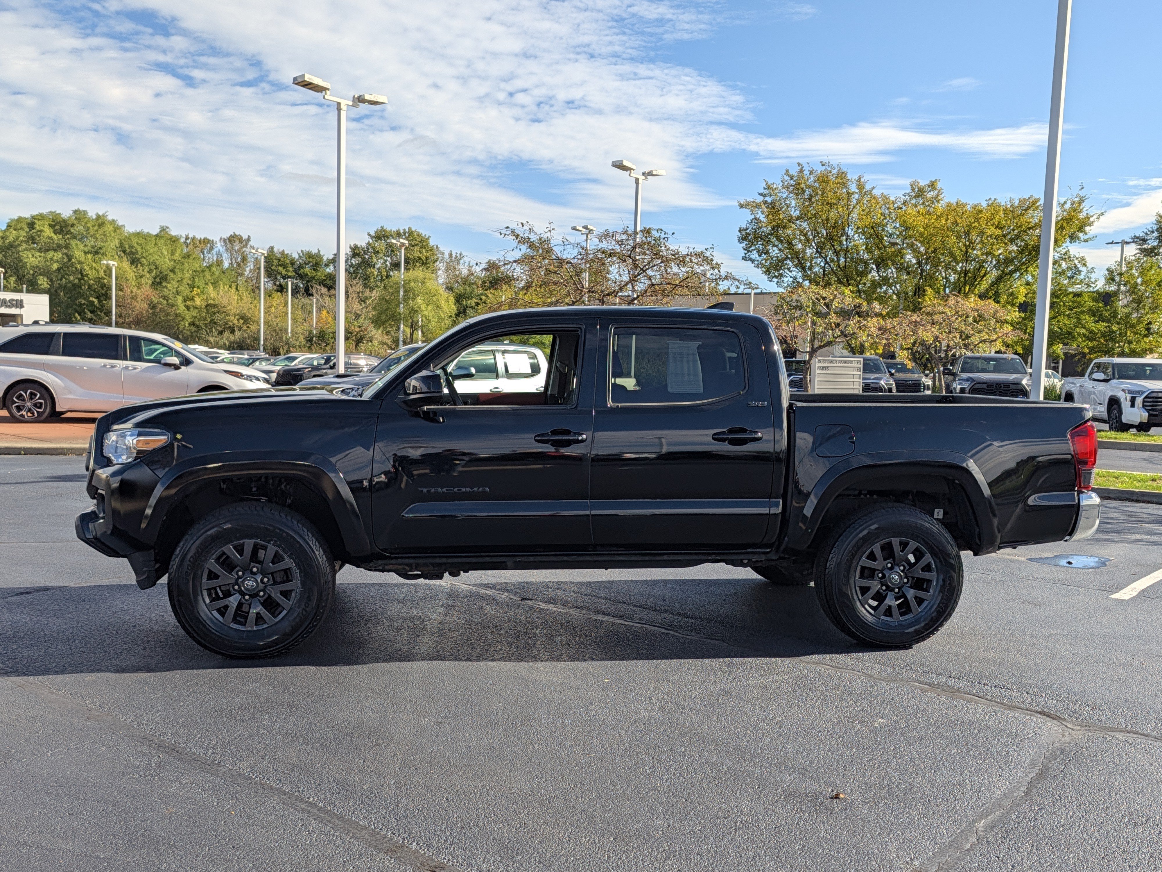 Certified 2023 Toyota Tacoma SR5 AWD/4WD image 5