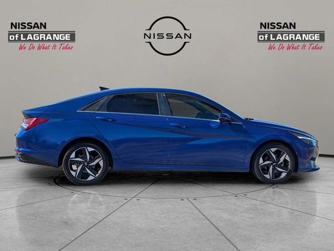 Used 2021 Hyundai Elantra SEL w/ Convenience + Premium Package FWD image 4