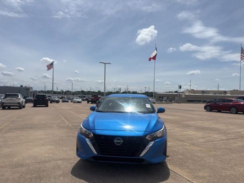 Certified 2025 Nissan Sentra SV FWD image 5