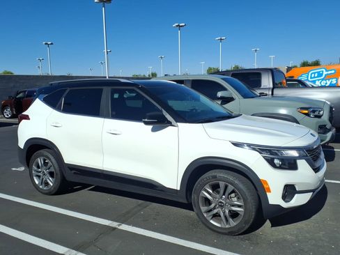 Used 2021 Kia Seltos S FWD image 2