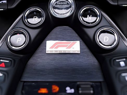 Used 2023 Aston Martin V8 Vantage Roadster image 70