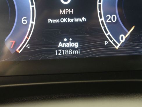 Used 2024 Jeep Grand Cherokee Laredo AWD/4WD image 37