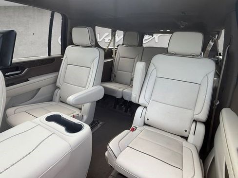 Certified 2025 GMC Yukon XL Denali w/ Denali Reserve Package image 18