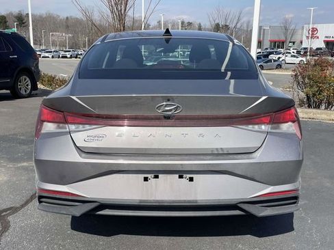 Used 2023 Hyundai Elantra SEL w/ Convenience Package image 4