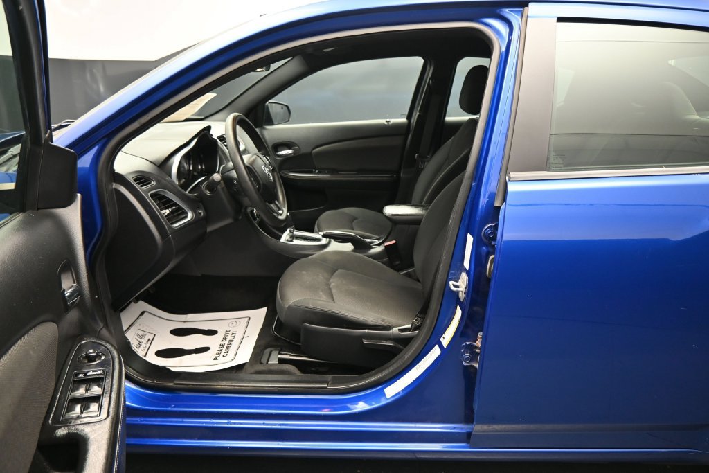 Used 2013 Dodge Avenger SE FWD image 9