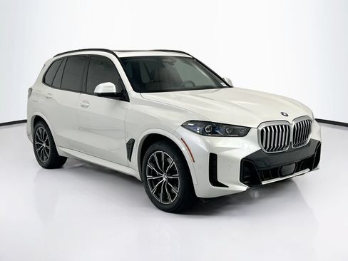 Used 2024 BMW X5 xDrive40i w/ M Sport Package AWD/4WD image 3