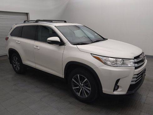 Used 2019 Toyota Highlander XLE image 11