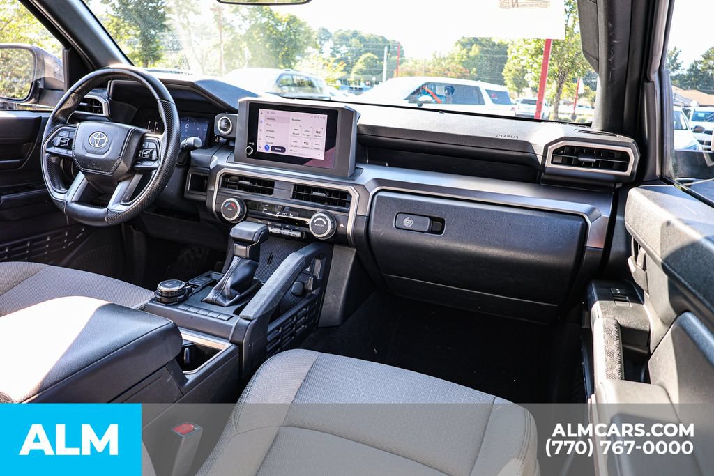 Used 2025 Toyota 4Runner SR5 AWD/4WD image 29
