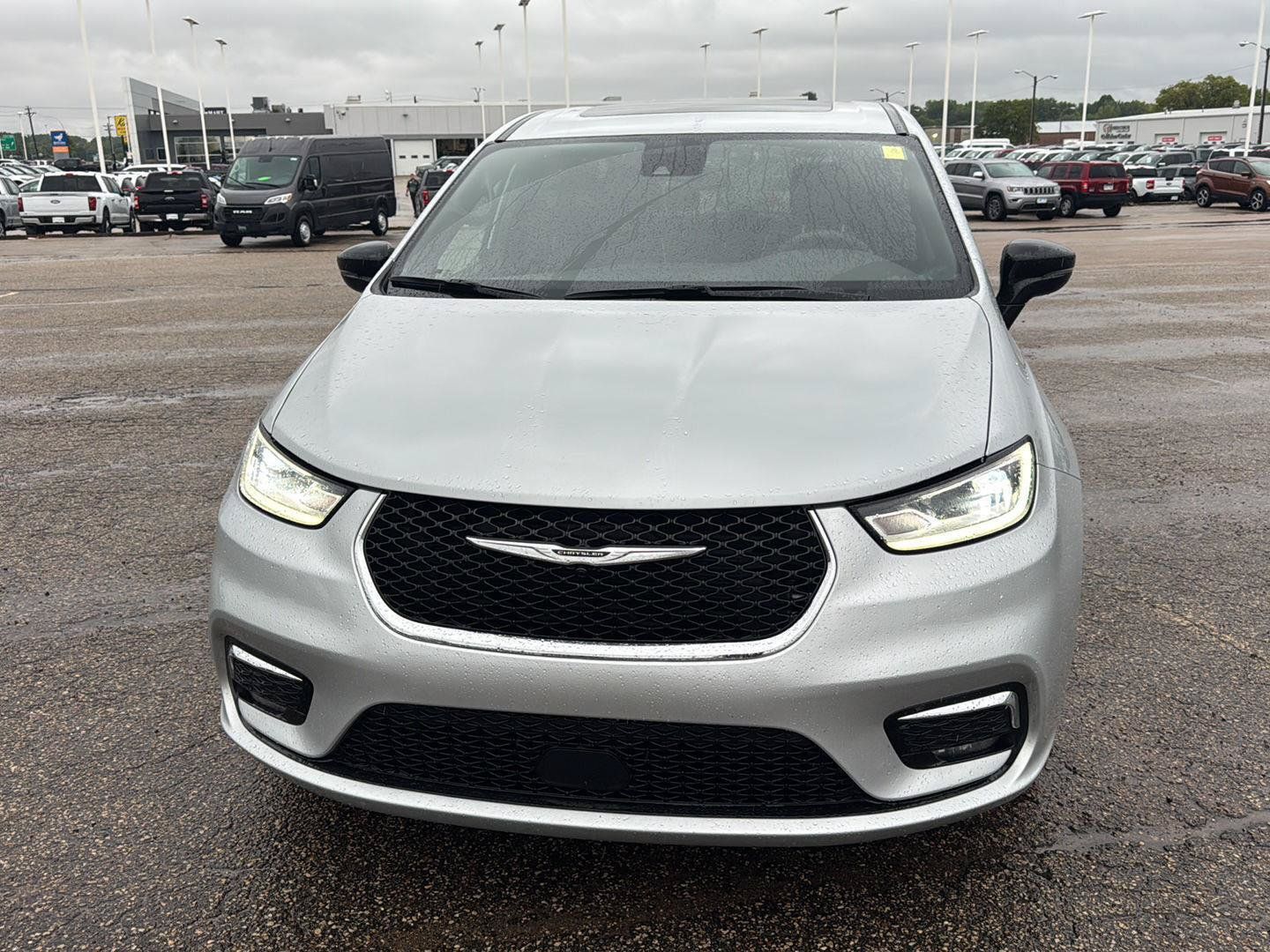 Certified 2026 Chrysler Pacifica Limited FWD image 7