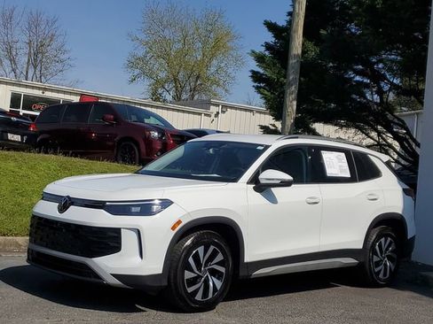 Certified 2025 Volkswagen Tiguan S image 32