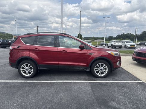 Used 2018 Ford Escape SE AWD/4WD image 2