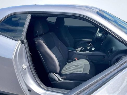 Used 2015 Dodge Challenger SXT RWD image 27