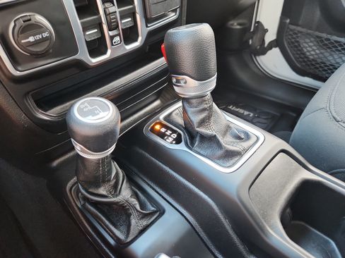 Used 2021 Jeep Wrangler Unlimited Sport AWD/4WD image 23