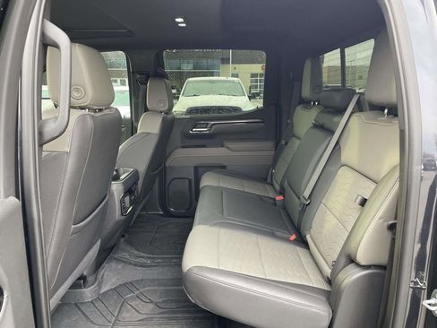 Used 2022 Chevrolet Silverado 1500 ZR2 w/ Technology Package image 3