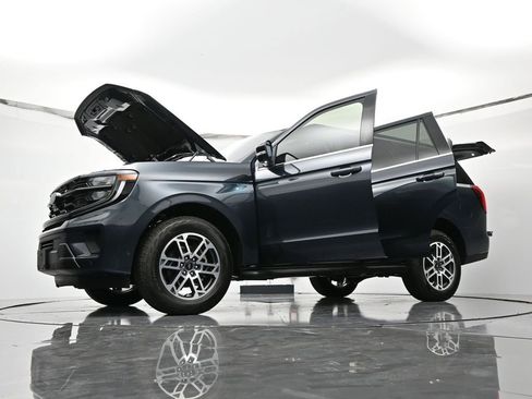 New 2025 Ford Expedition Active image 52