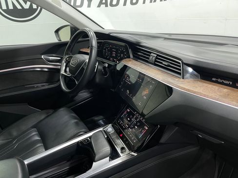 Used 2019 Audi e-tron Prestige w/ Prestige Package image 20