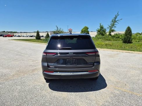 Used 2022 Jeep Grand Cherokee Limited w/ Trailer Tow Prep Group (B) AWD/4WD image 6