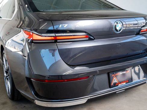 Used 2024 BMW i7 xDrive60 image 22